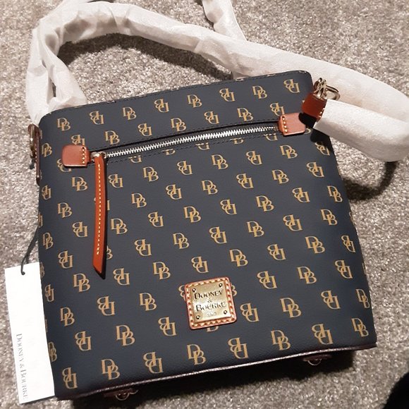 Dooney and Bourke crossbody purse - Picture 4 of 4